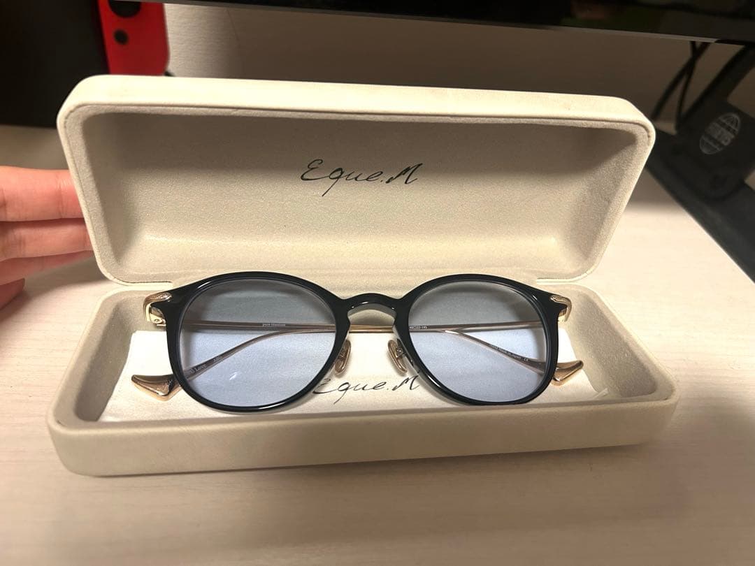 Eque.M ブラックフレーム サングラス