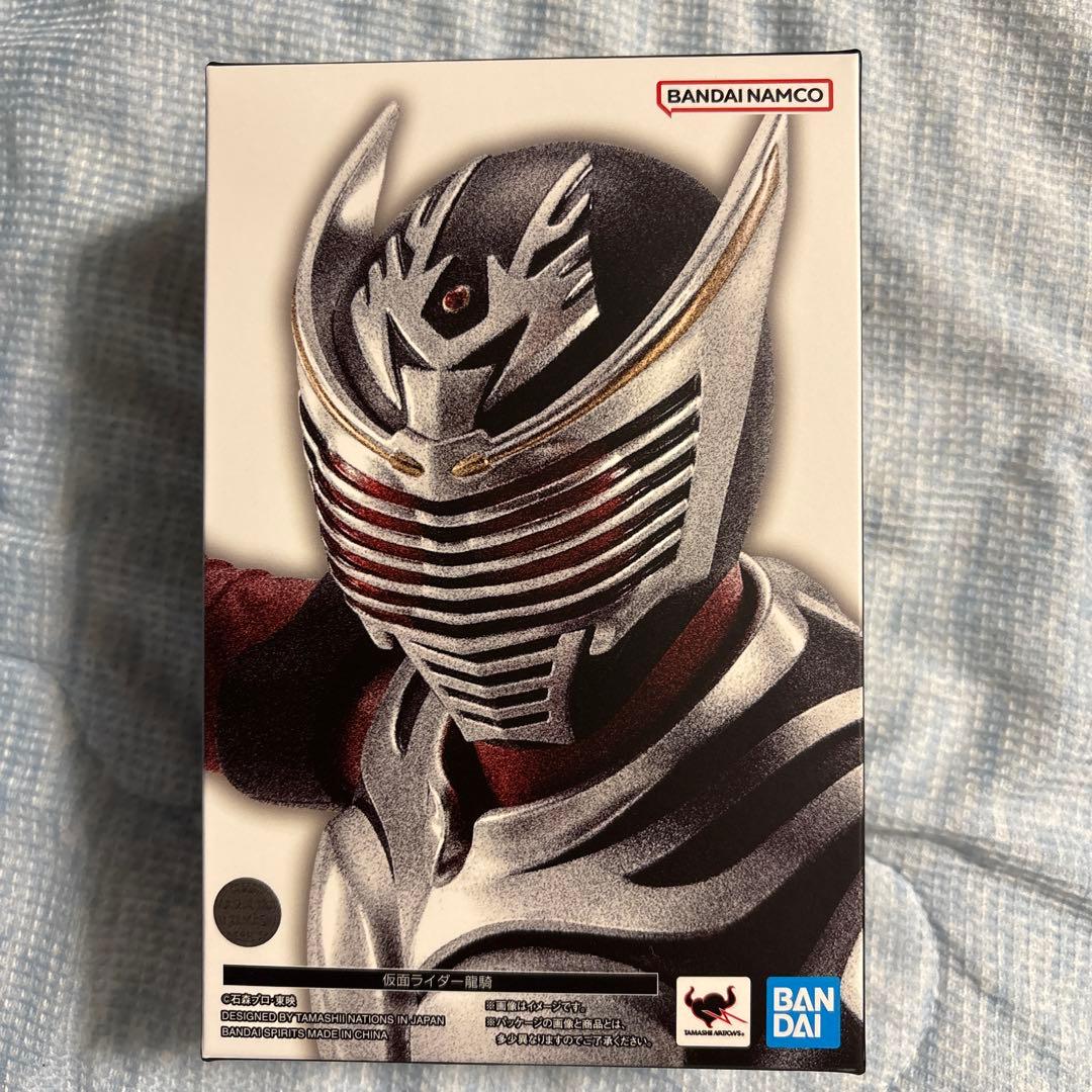 新品未開封TAMASHIINATIONSS.H.フィギ真骨彫製法仮面ライダー龍騎