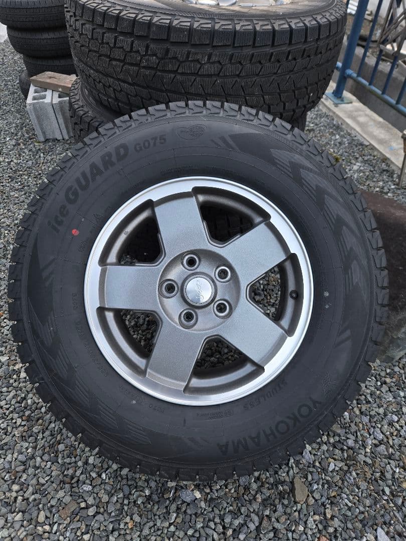 ジープ　ラングラー　スタッドレス　使用少ない　265/70R17