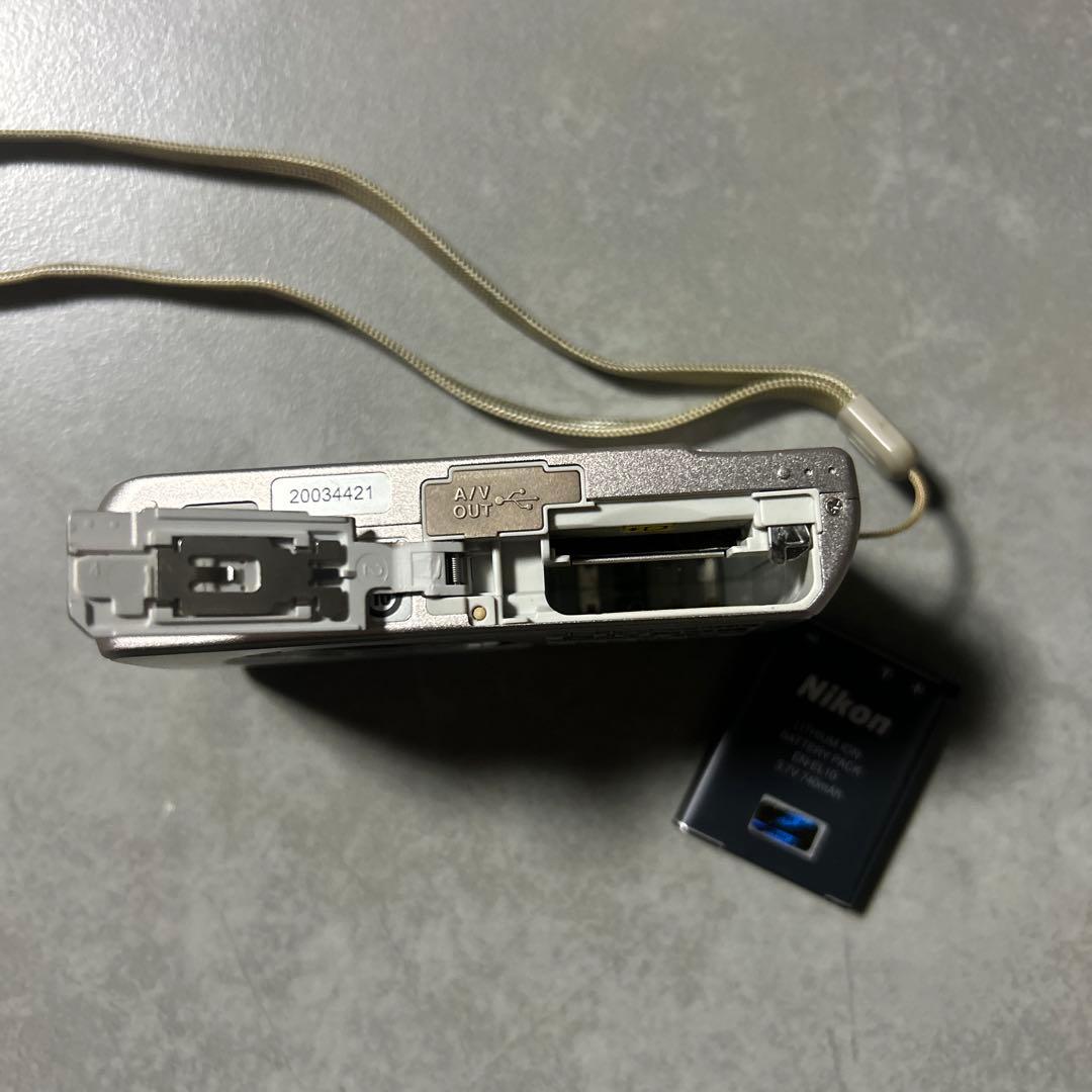 Nikon COOLPIX 8.0メガピクセル コンパクトデジタルカメラ