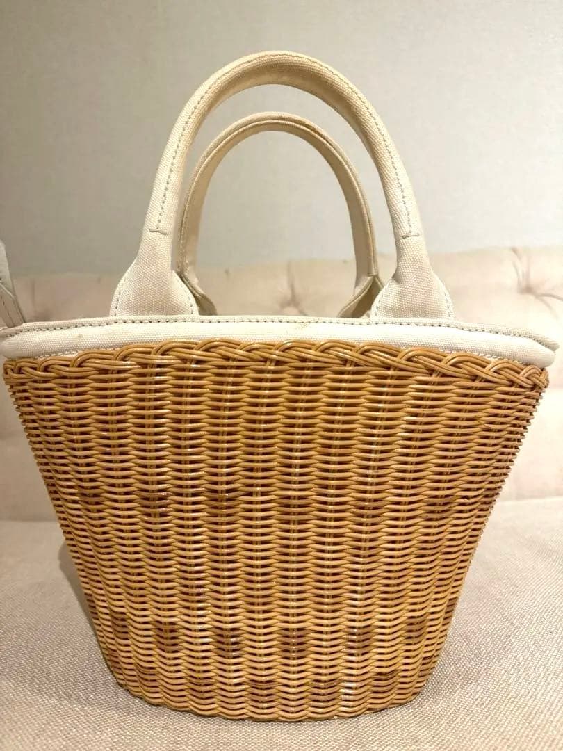 プラダ　カゴバッグ