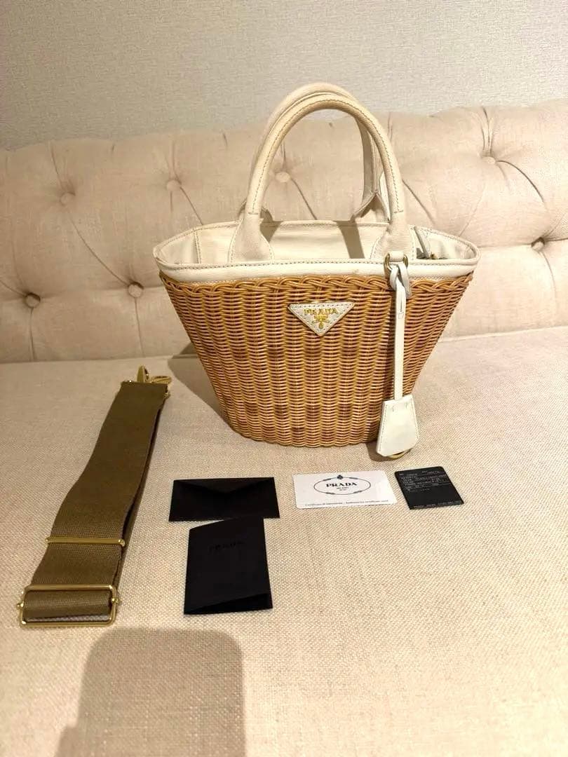 プラダ　カゴバッグ