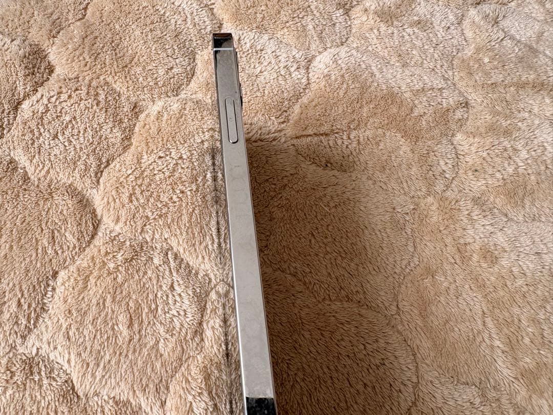 Apple iPhone 12pro シルバー