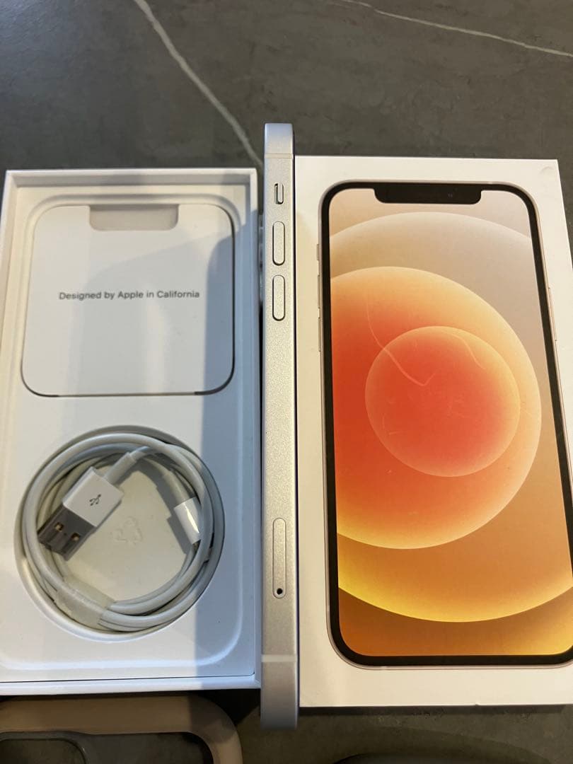 【美品】iPhone 12 128GBホワイト 本体 充電ケーブル付き