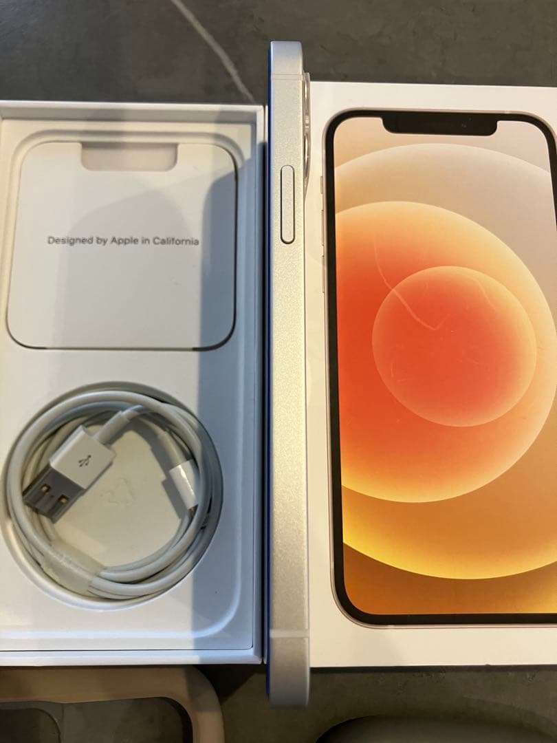 【美品】iPhone 12 128GBホワイト 本体 充電ケーブル付き