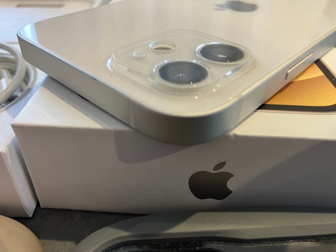 【美品】iPhone 12 128GBホワイト 本体 充電ケーブル付き