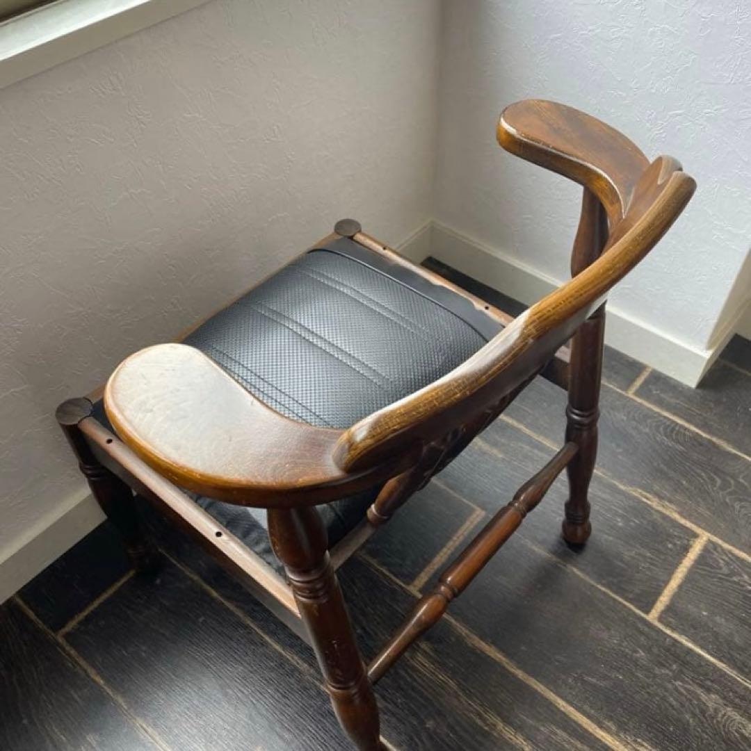 木製のアンティークチェア