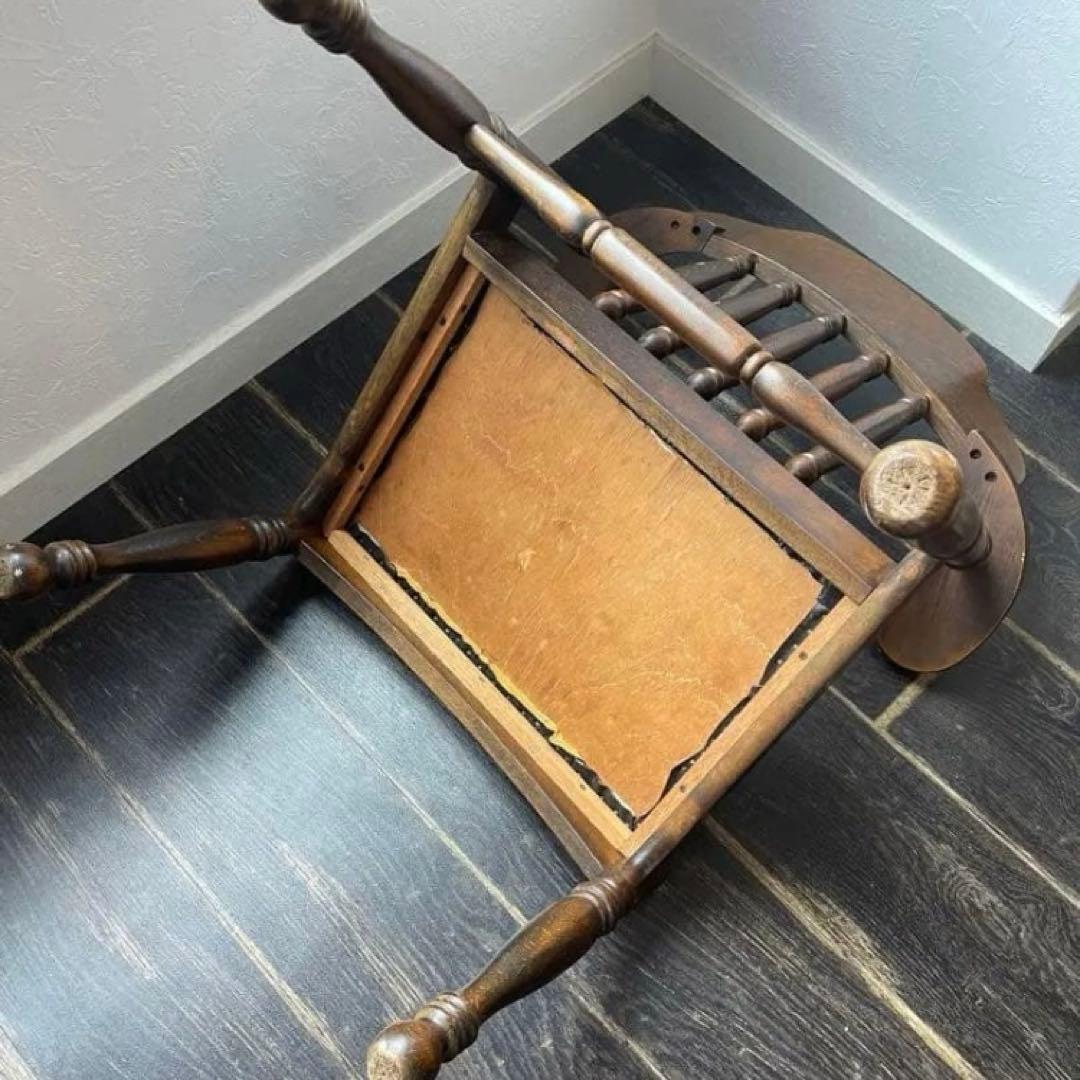 木製のアンティークチェア