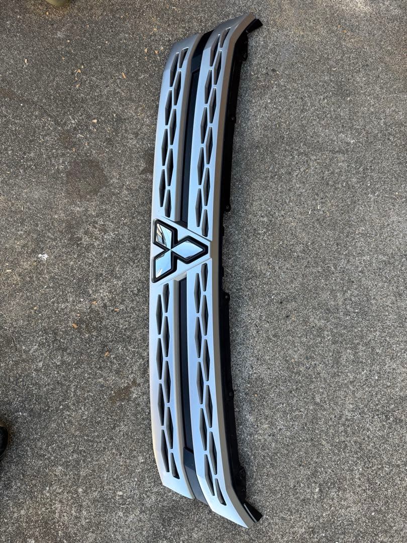 後期デリカD5 フロントグリル