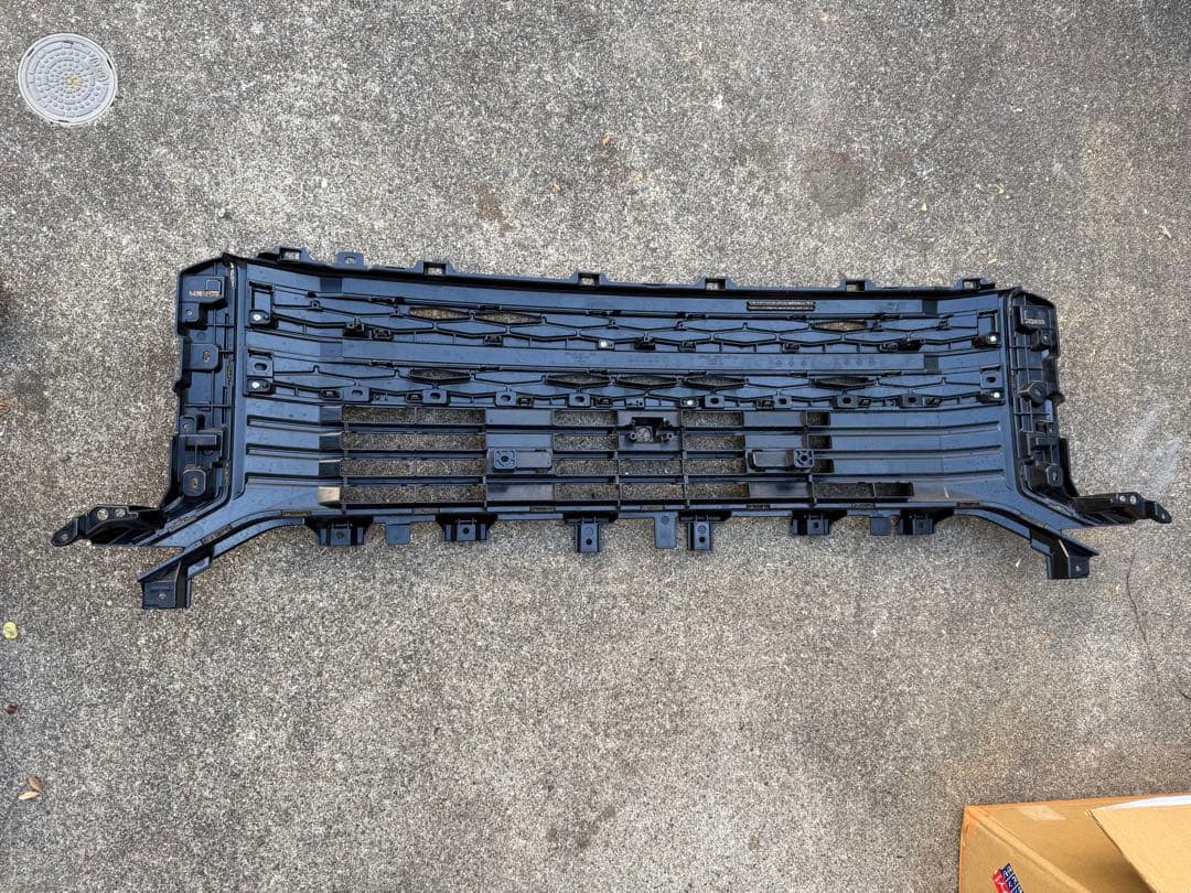 後期デリカD5 フロントグリル