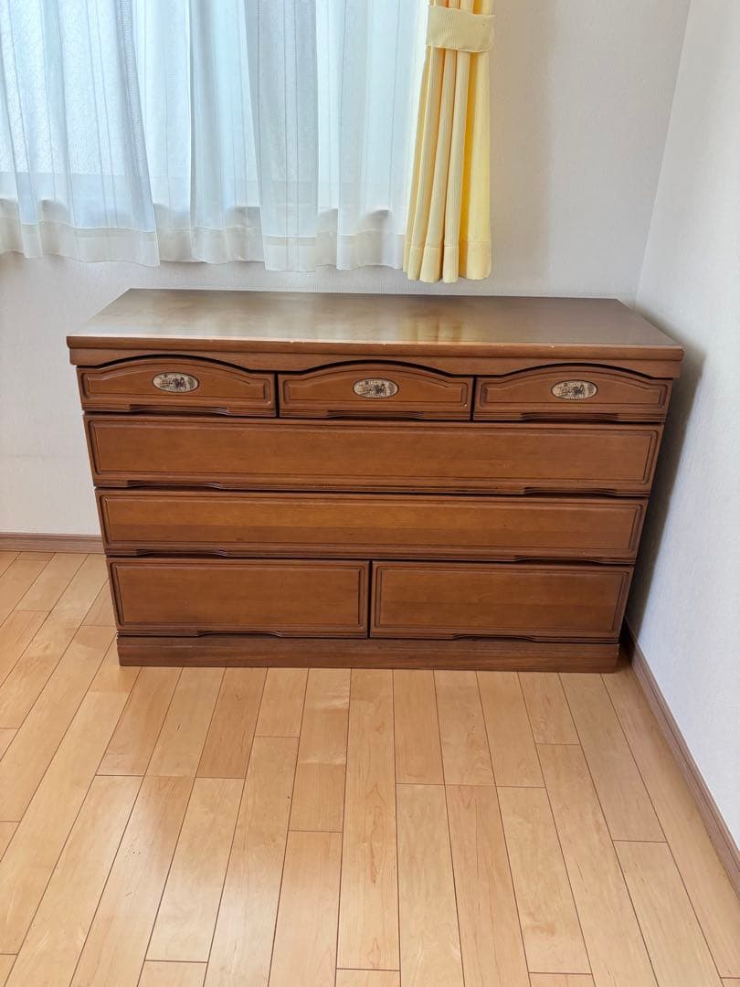 値下げされました！マドリッドローチェスト 天然木 アンティーク調