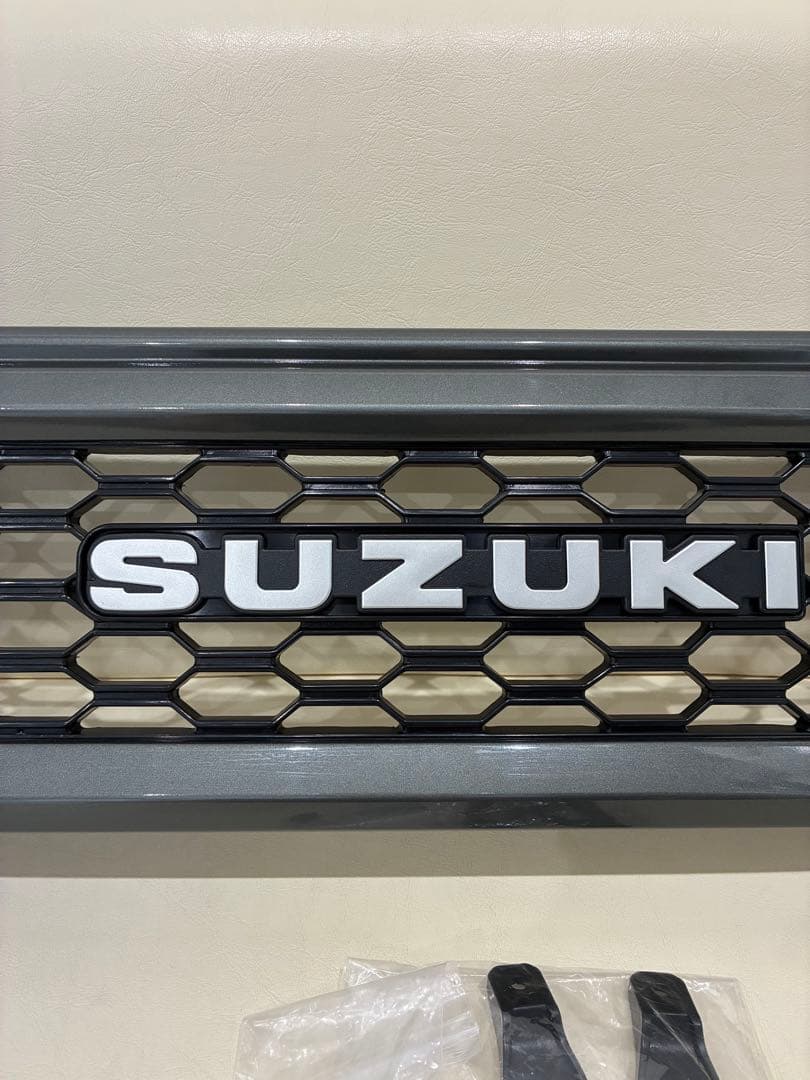 ジムニー　フロントグリル　グレー