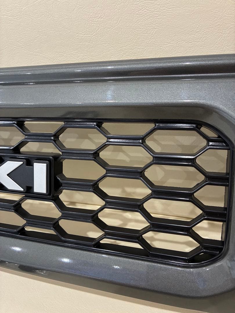 ジムニー　フロントグリル　グレー