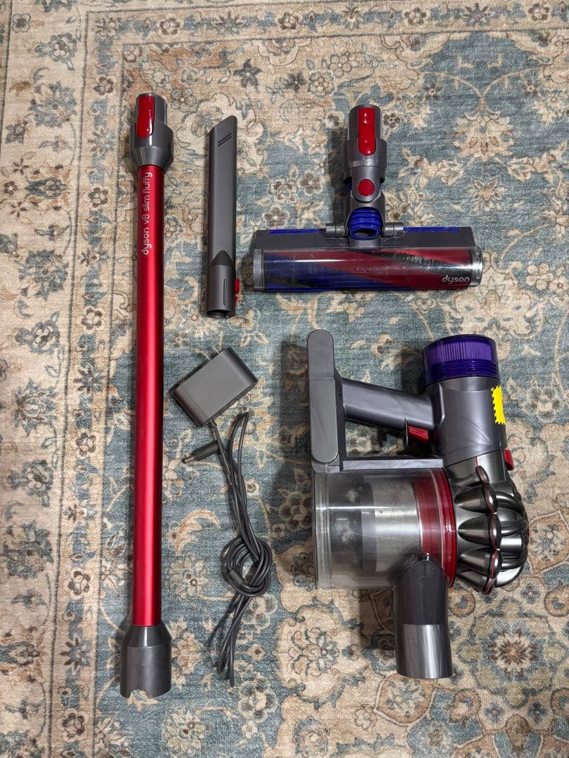 Dyson ダイソン V8 slim fluffy コードレスクリーナー