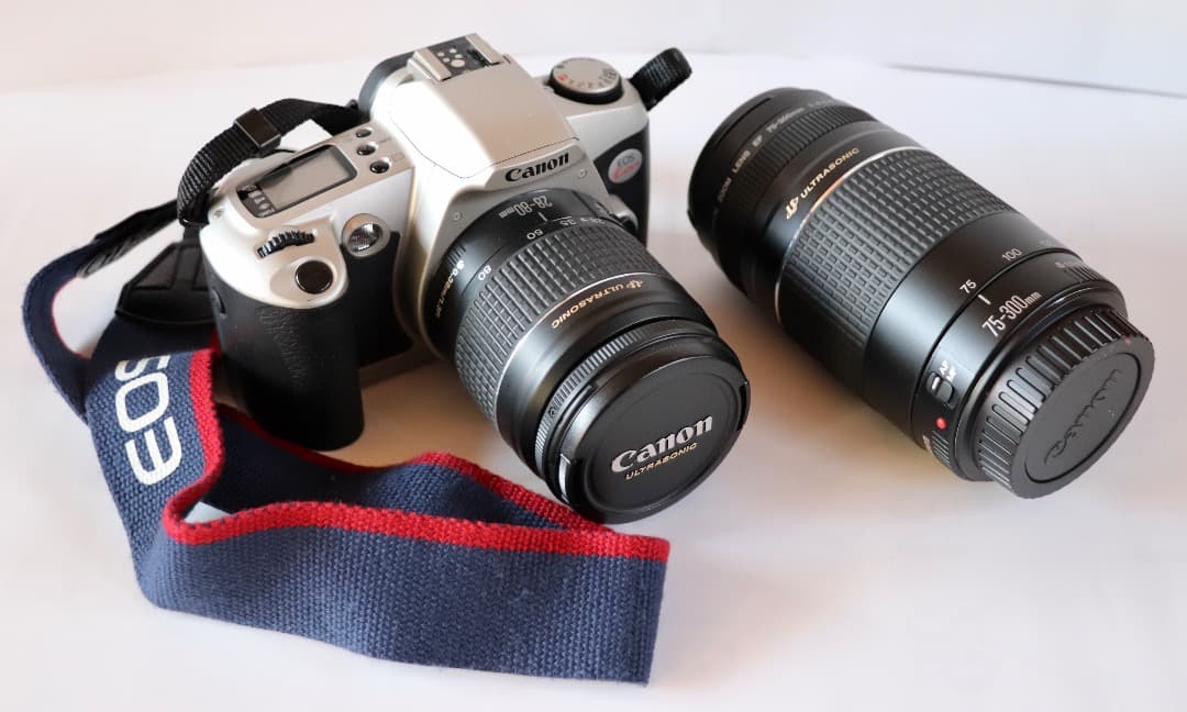 Canon NEW EOS Kiss ズームレンズセット　フィルムカメラ