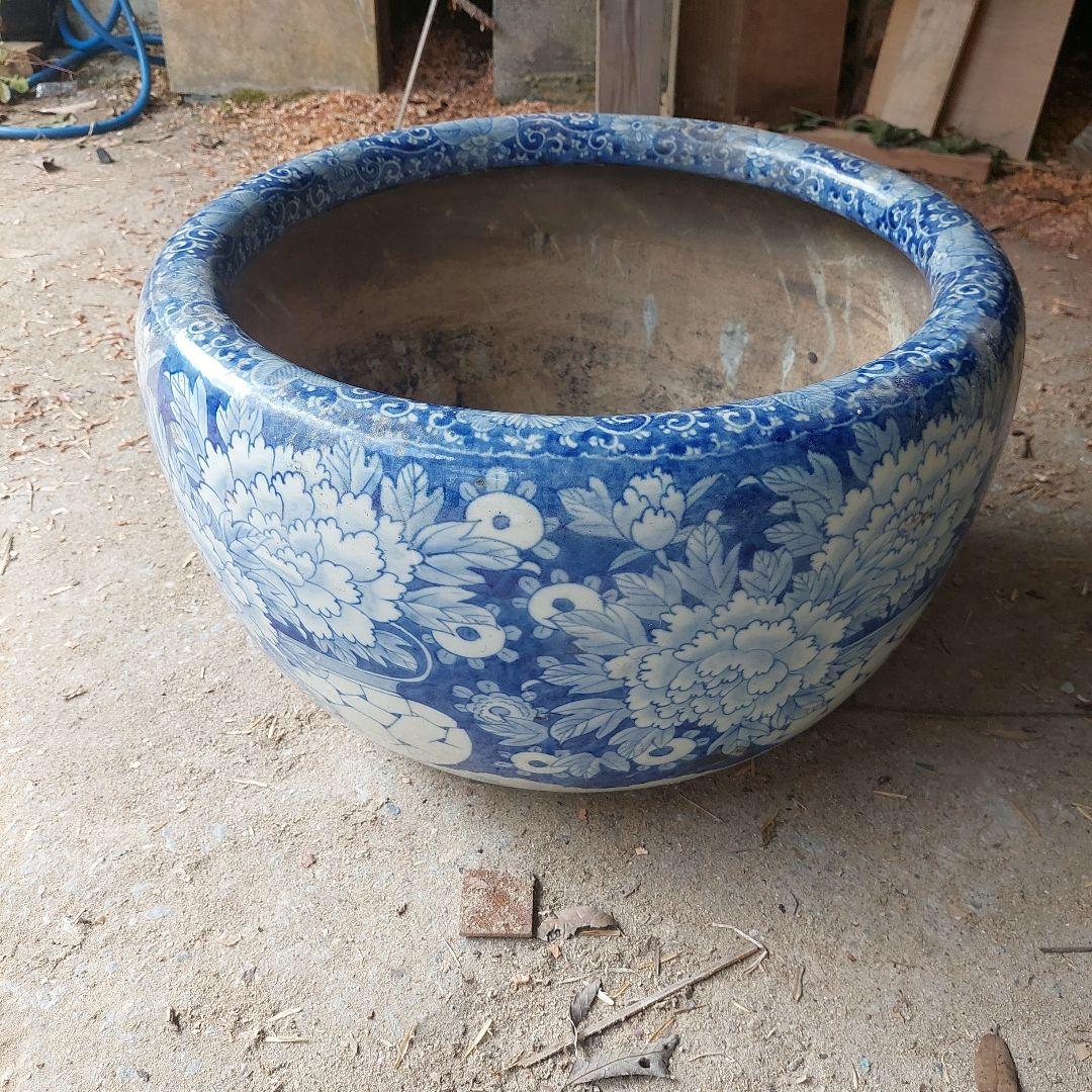 青と白の花柄陶器火鉢