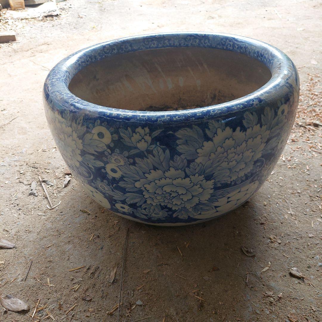 青と白の花柄陶器火鉢
