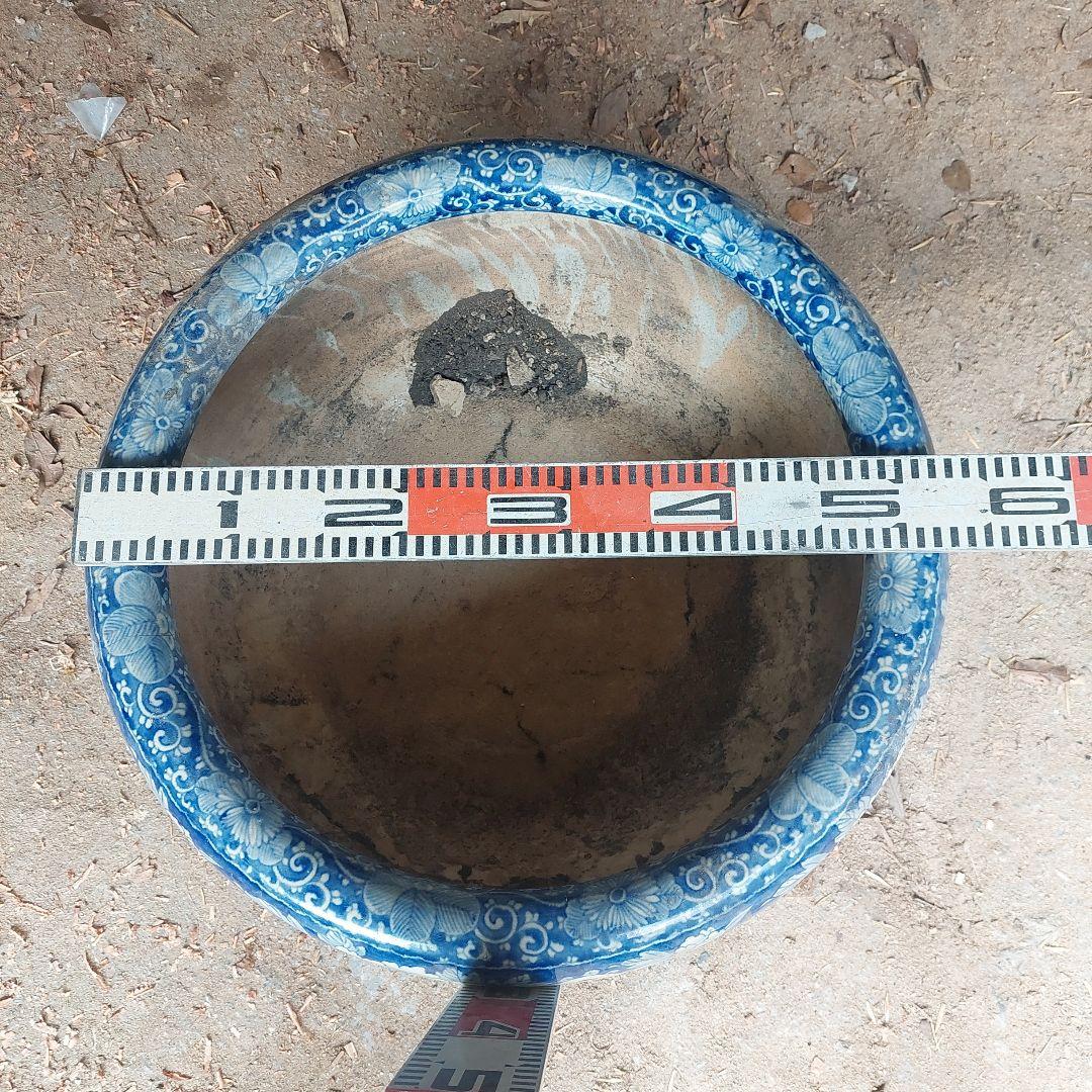 青と白の花柄陶器火鉢