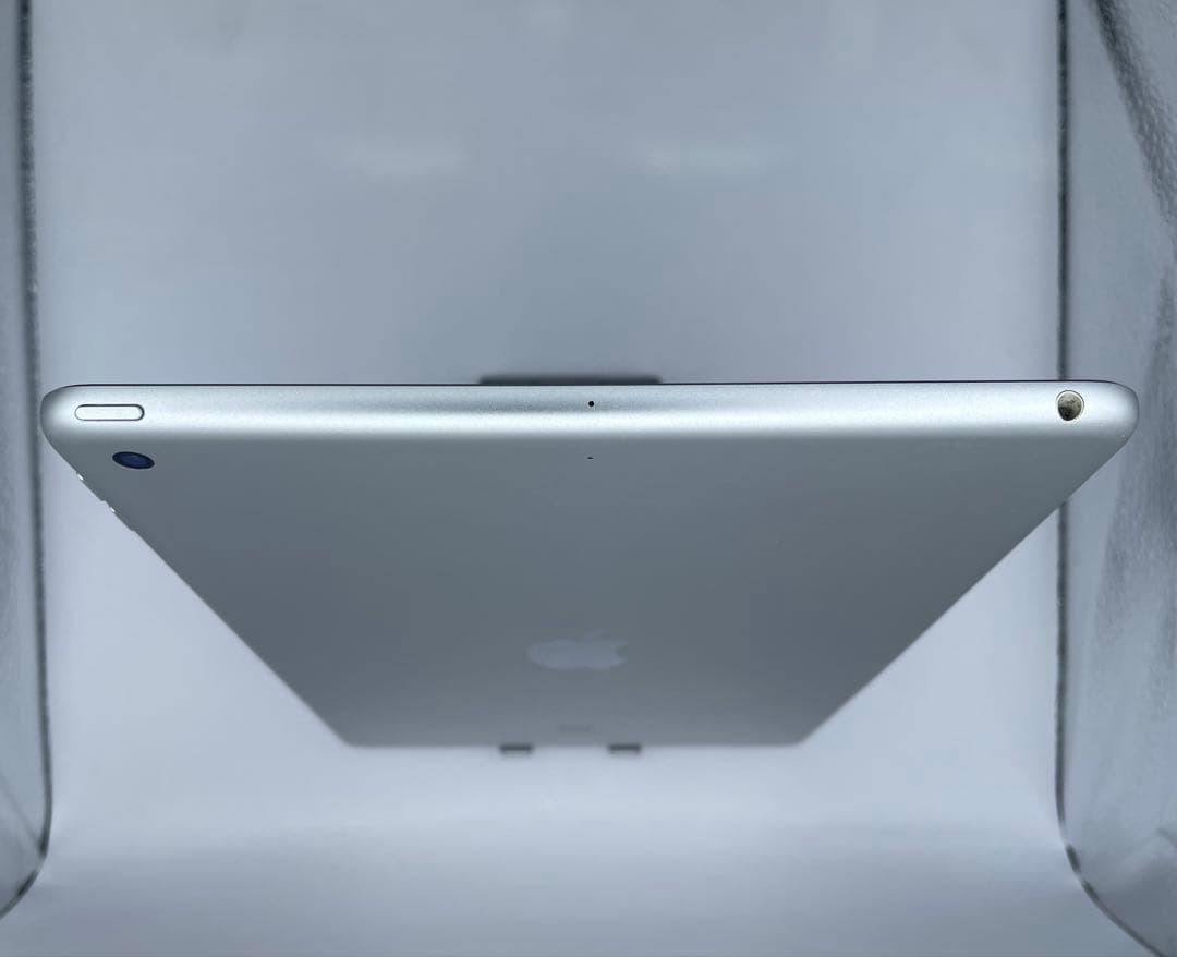 M*n様 iPad 7世代 32GB 中古品