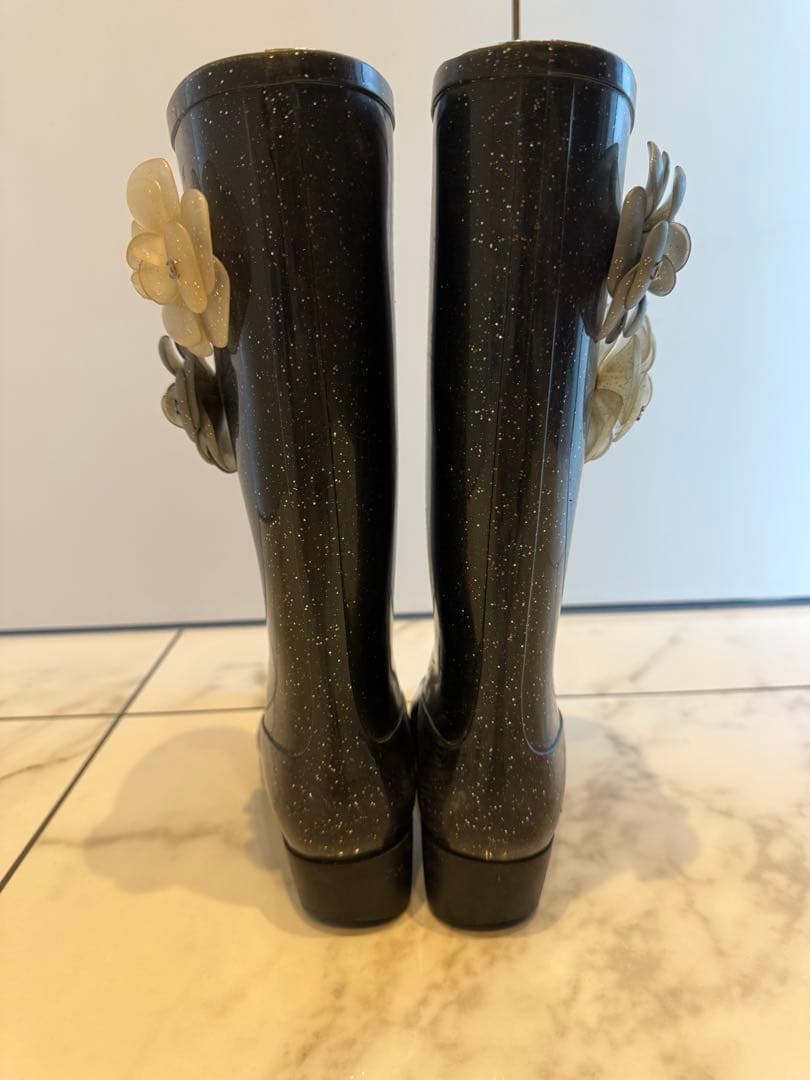 CHANEL × レインブーツ