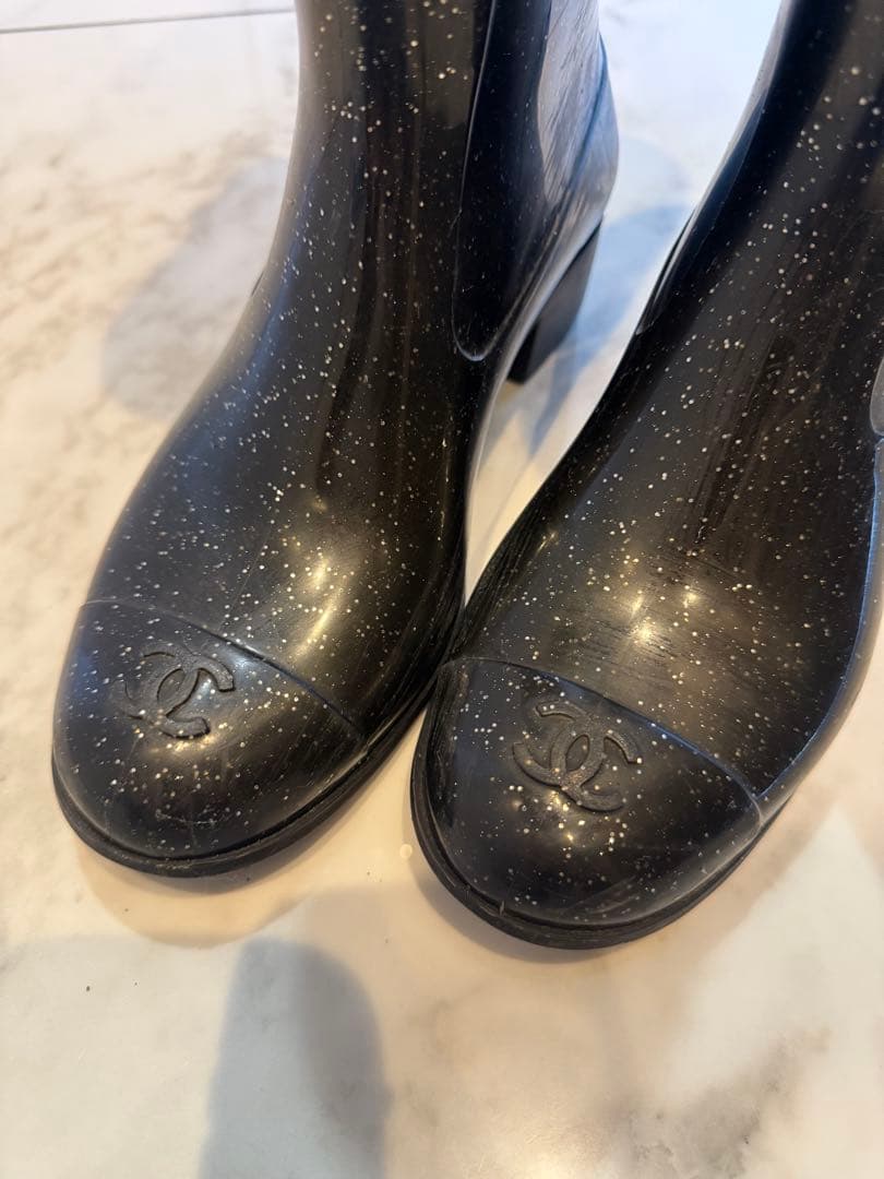 CHANEL × レインブーツ