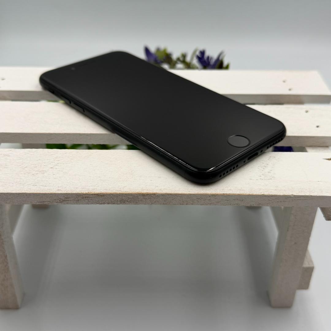 【美品】iPhone SE第3世代 64GB ミッドナイト 1