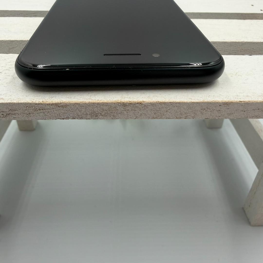 【美品】iPhone SE第3世代 64GB ミッドナイト 1