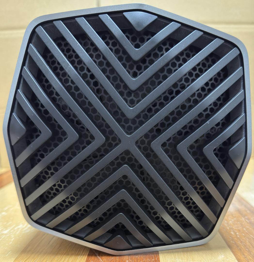 Blackmagic eGPU Pro (上位モデル Vega 56)