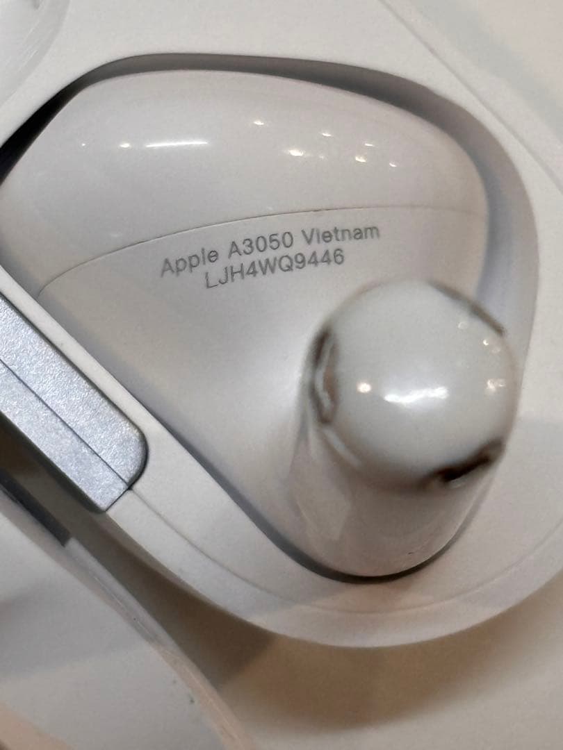 AirPods 4（ANC）MXP93J/A　ワイヤレス充電ケース+右イヤホン