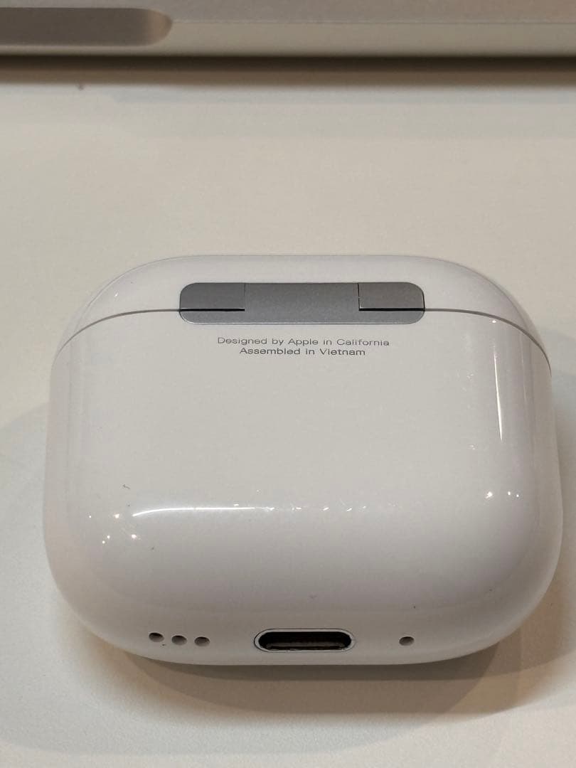 AirPods 4（ANC）MXP93J/A　ワイヤレス充電ケース+右イヤホン