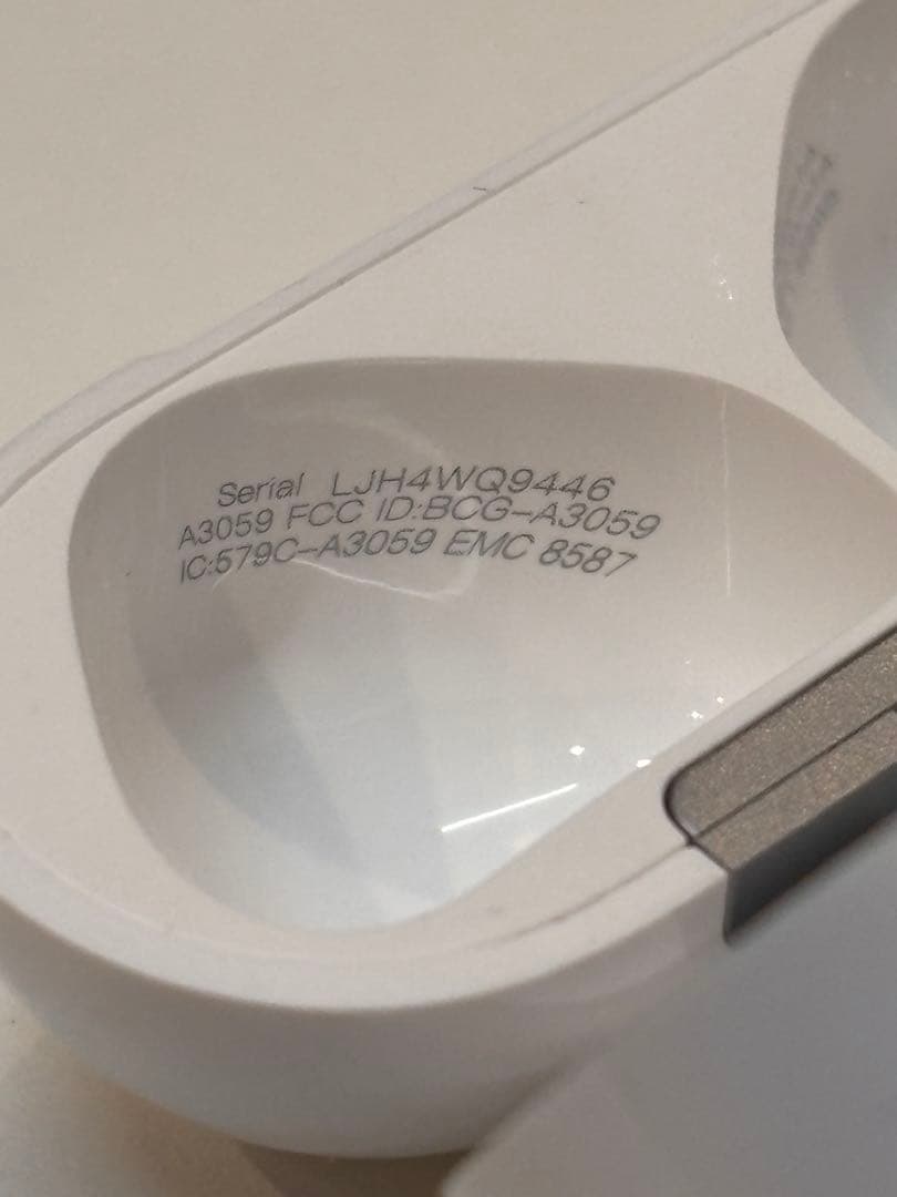 AirPods 4（ANC）MXP93J/A　ワイヤレス充電ケース+右イヤホン