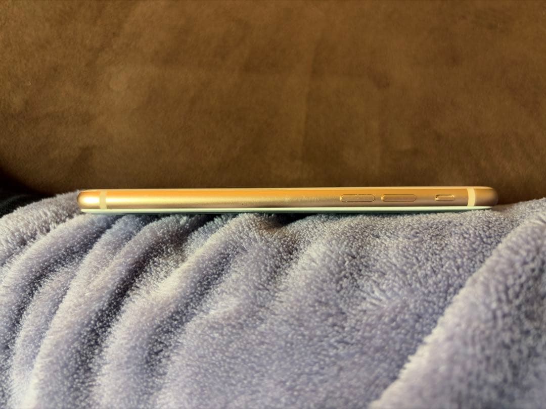 m*ン様 iPhone8 64GB ゴールド　SIMフリー