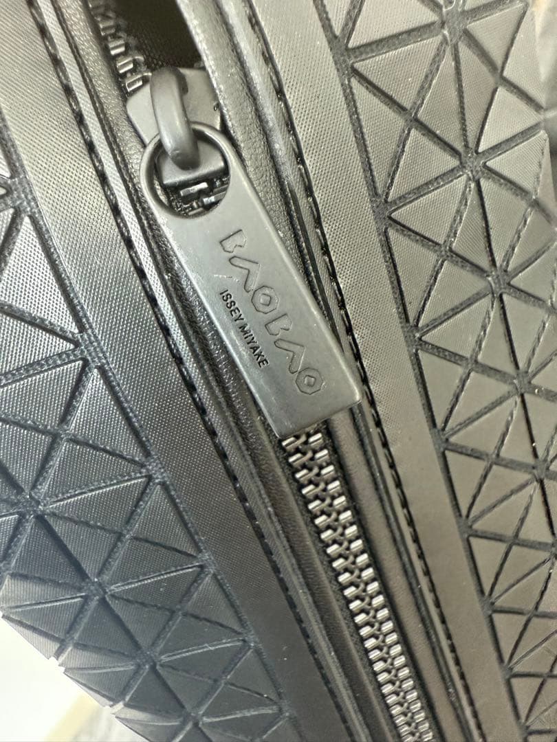 ISSEY MIYAKE ブラック ドラムバッグ 立体パターン