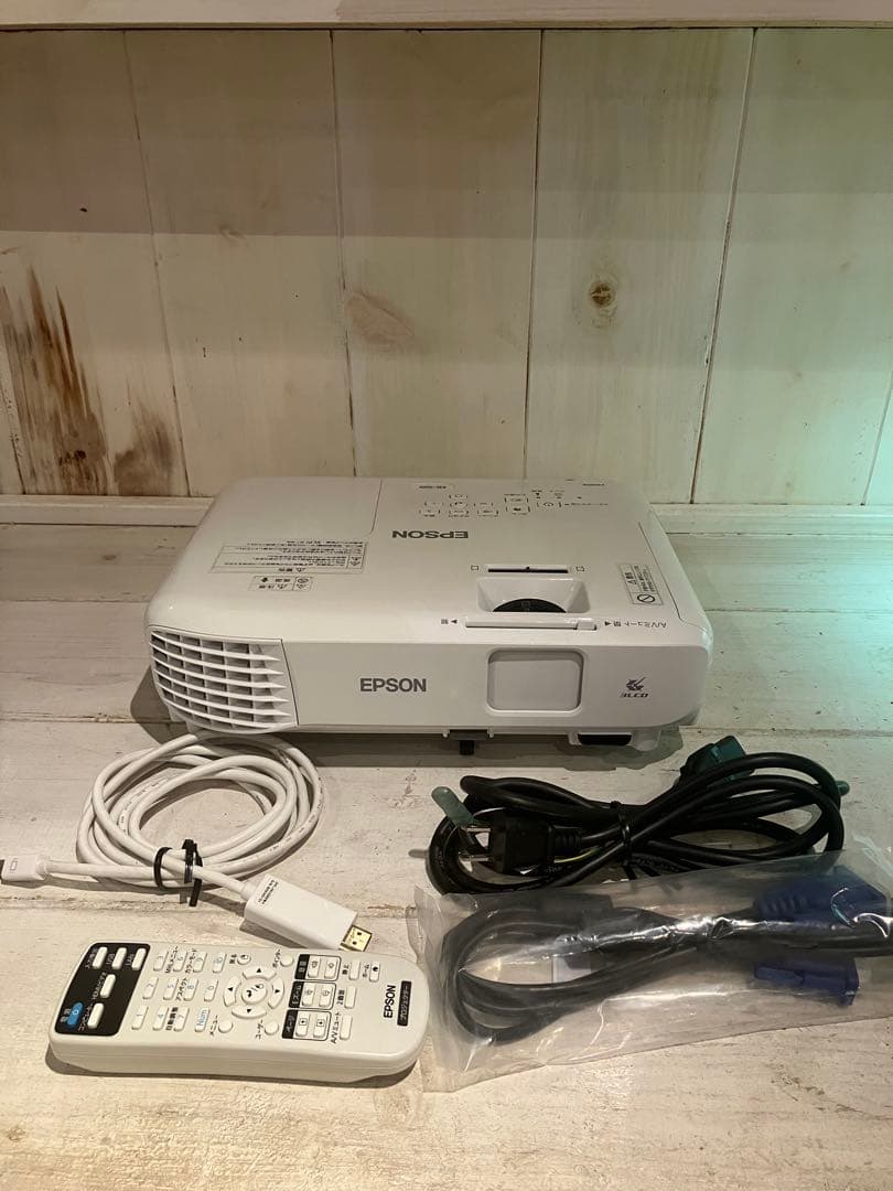 EPSON EB-S05 プロジェクター通電確認