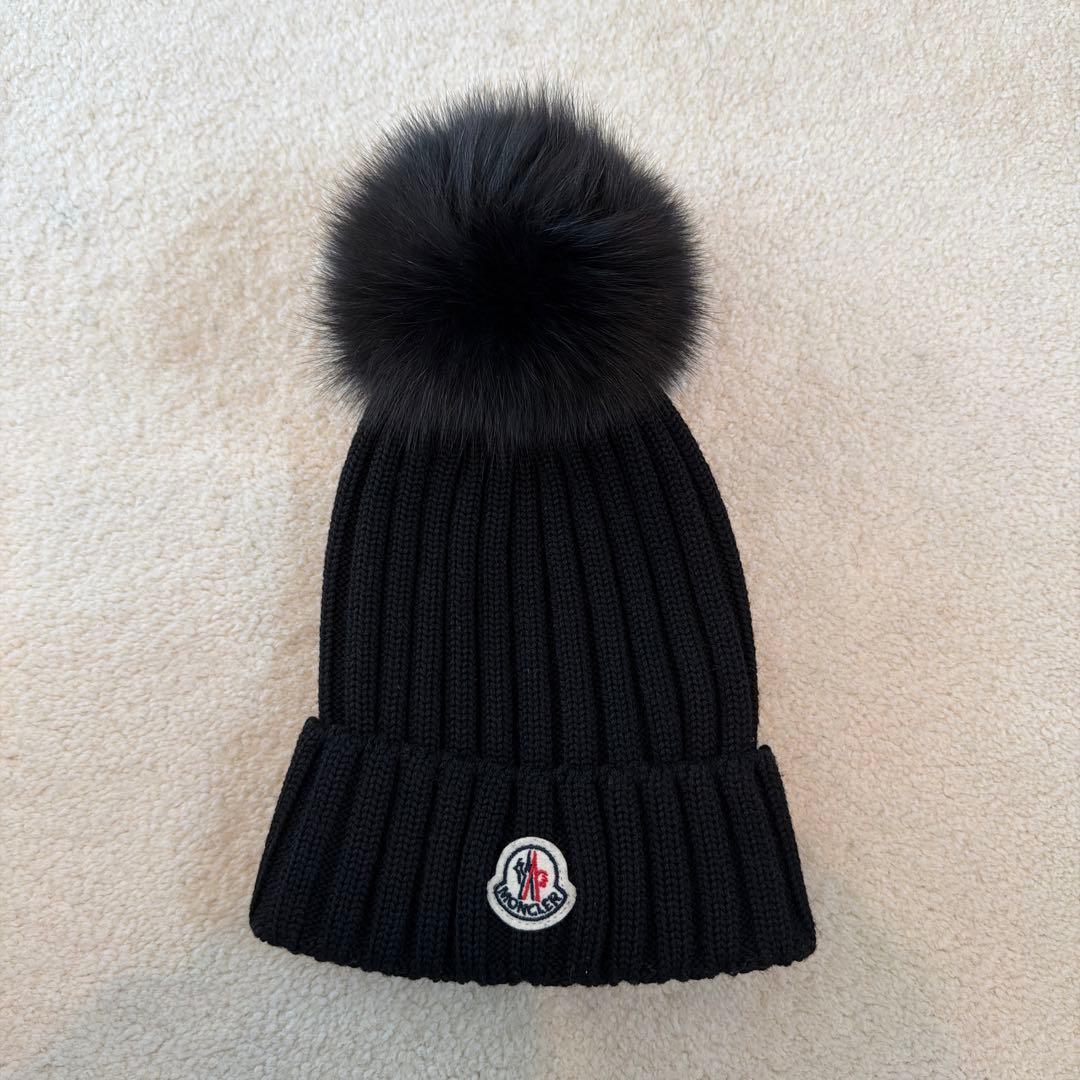 モンクレール　ブラック ニット帽 ポンポン付き