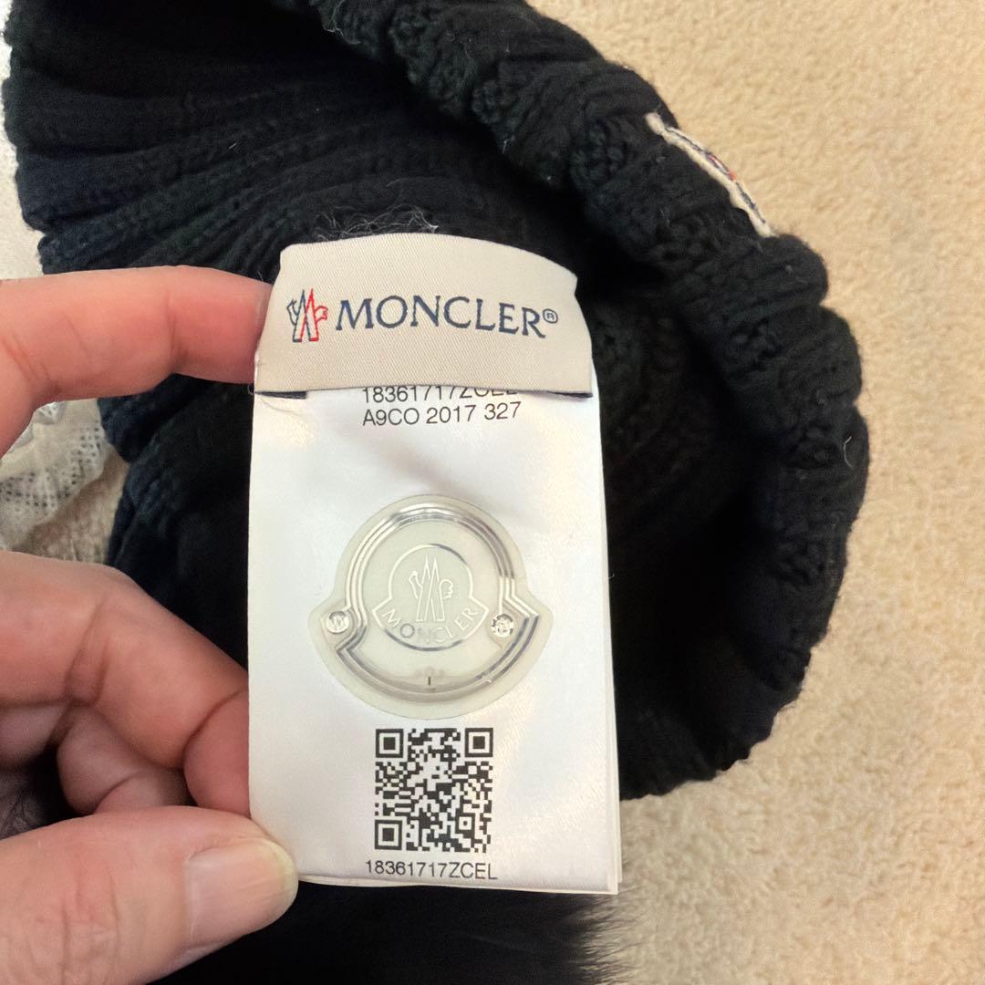 モンクレール　ブラック ニット帽 ポンポン付き
