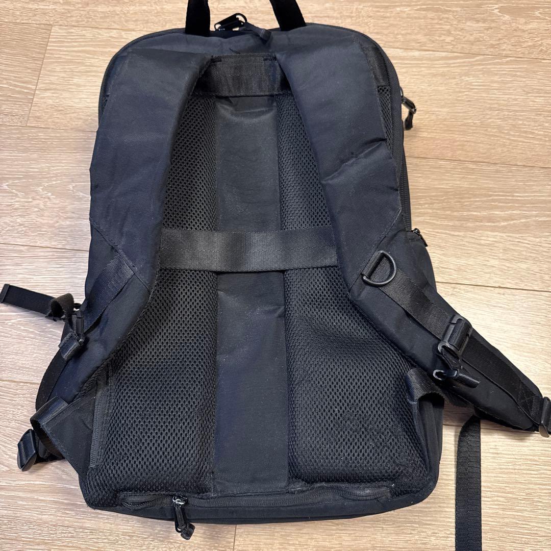 HOLIC ブラックリュック 中型
