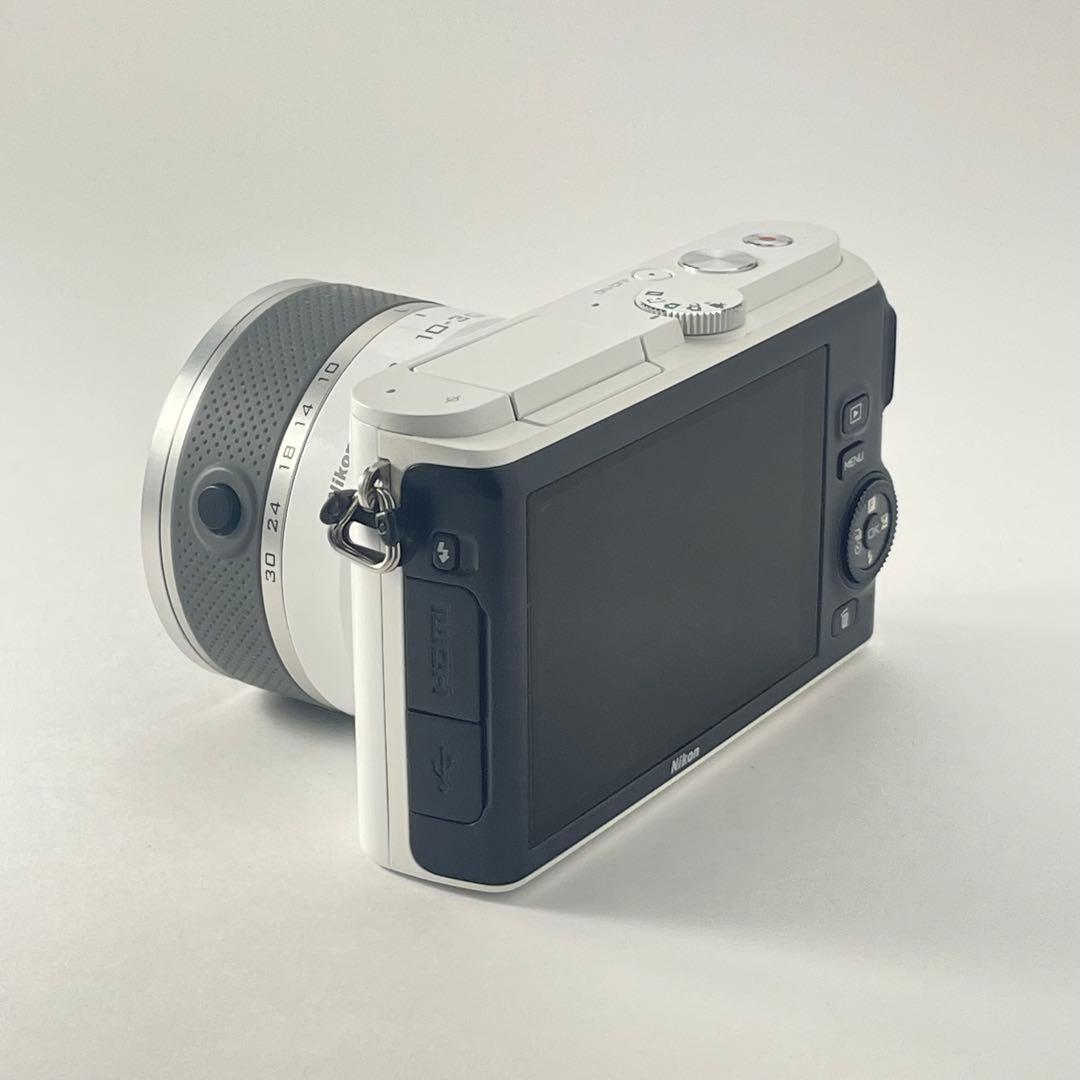 【ショット数2000・返品保証】Nikon1 J3ホワイト 標準レンズキット