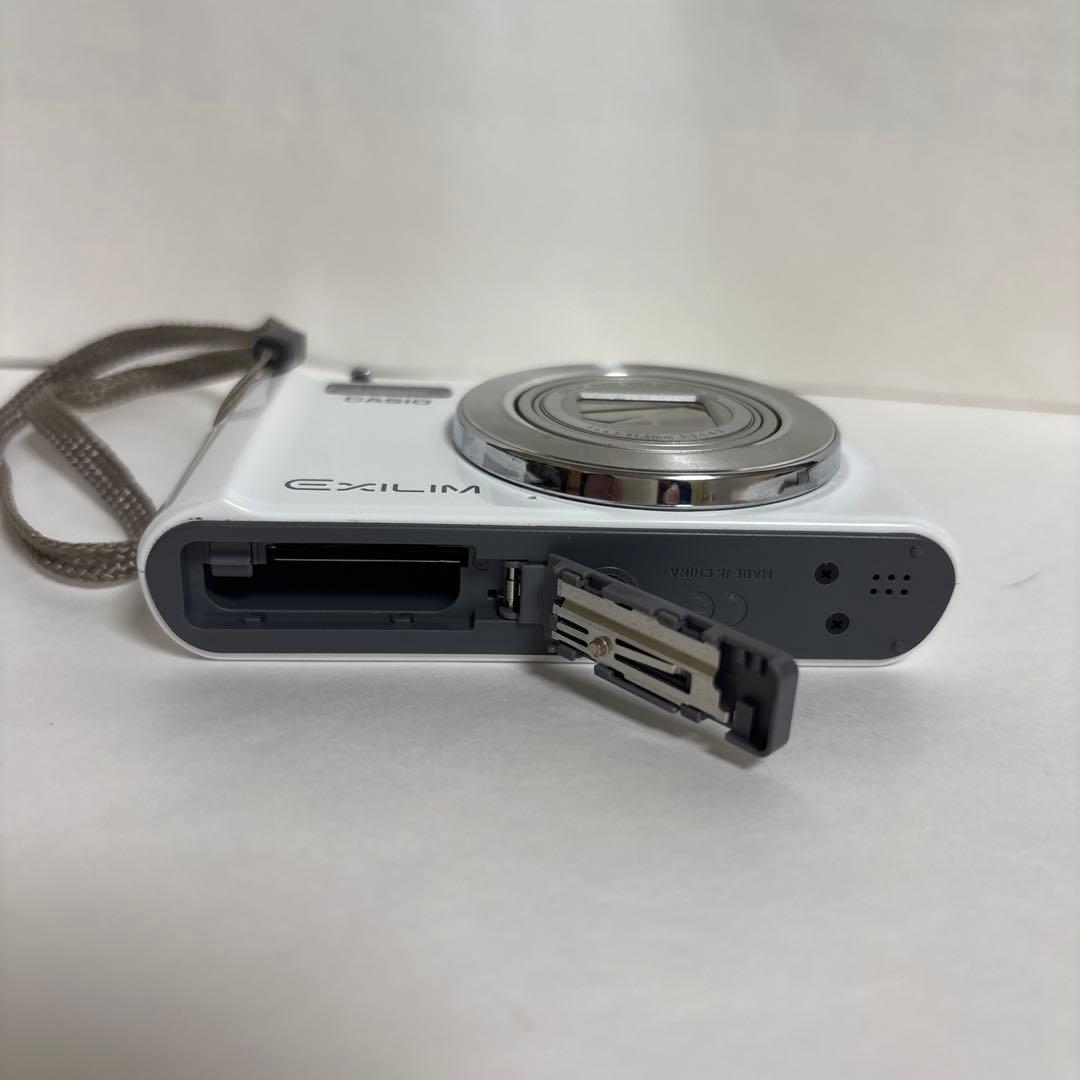 CASIO カシオ　EXILIM EX-ZS240 デジタルカメラ