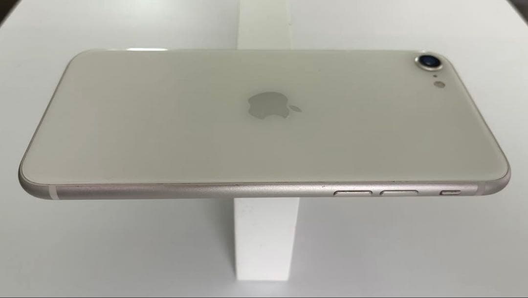 iPhone SE3 スターライト