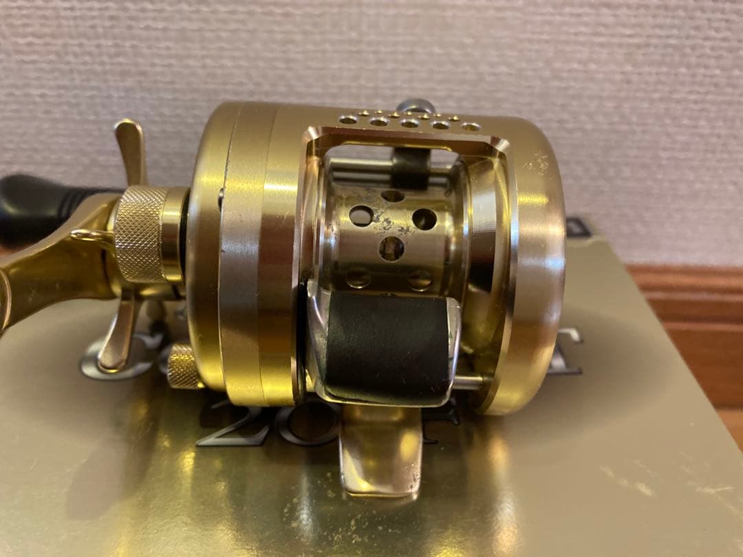 シマノ　04カルカッタコンクエスト201F