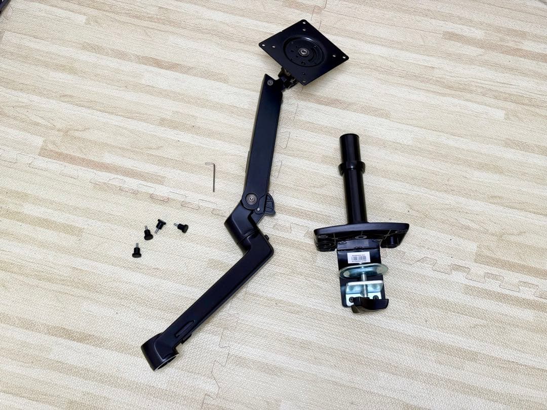 Amazon Basicモニターアーム 32インチ (11.3kgまで)