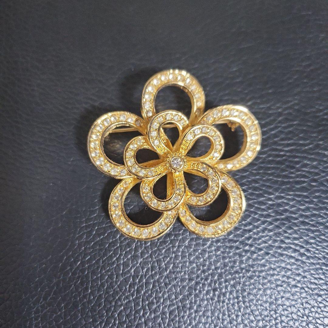 Christian Dior 花形ブローチ　ヴィンテージ