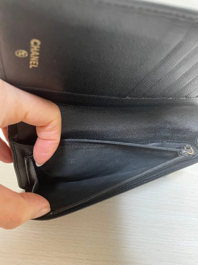 お値引きCHANELキャビアスキン 黒 長財布