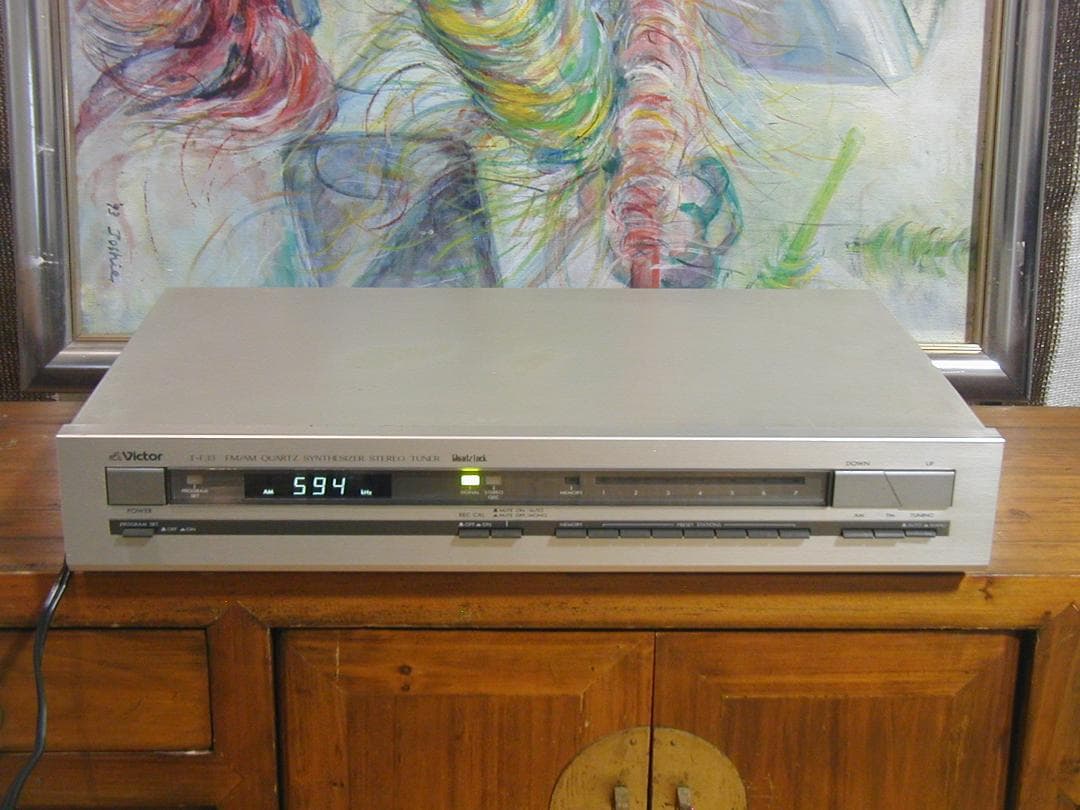 ★VICTOR T-F33 FM/AMシンセサイザーチューナー。