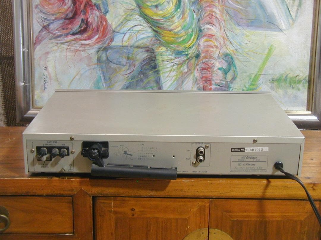 ★VICTOR T-F33 FM/AMシンセサイザーチューナー。