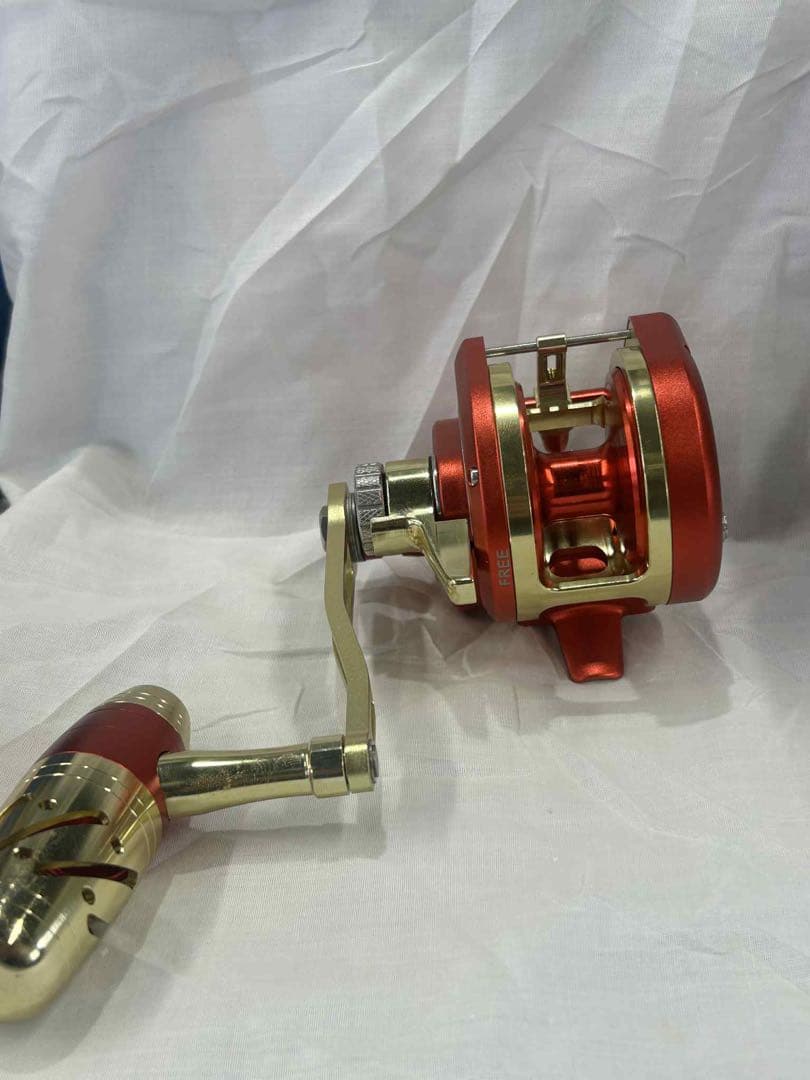 レッド/ゴールド ベイトリール