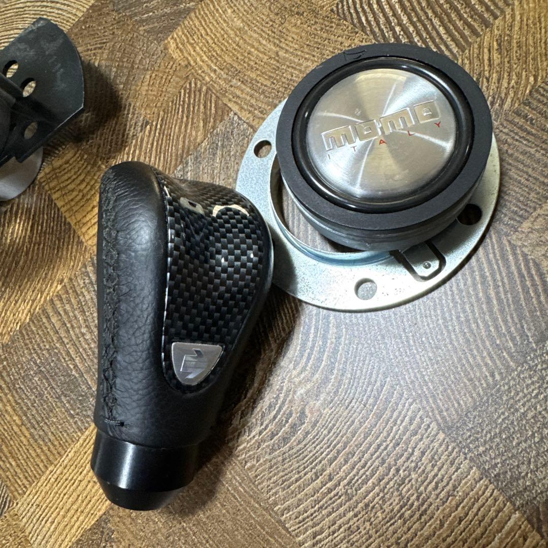 MOMO ステアリング ホーンボタン付き　シフトノブ　モモ