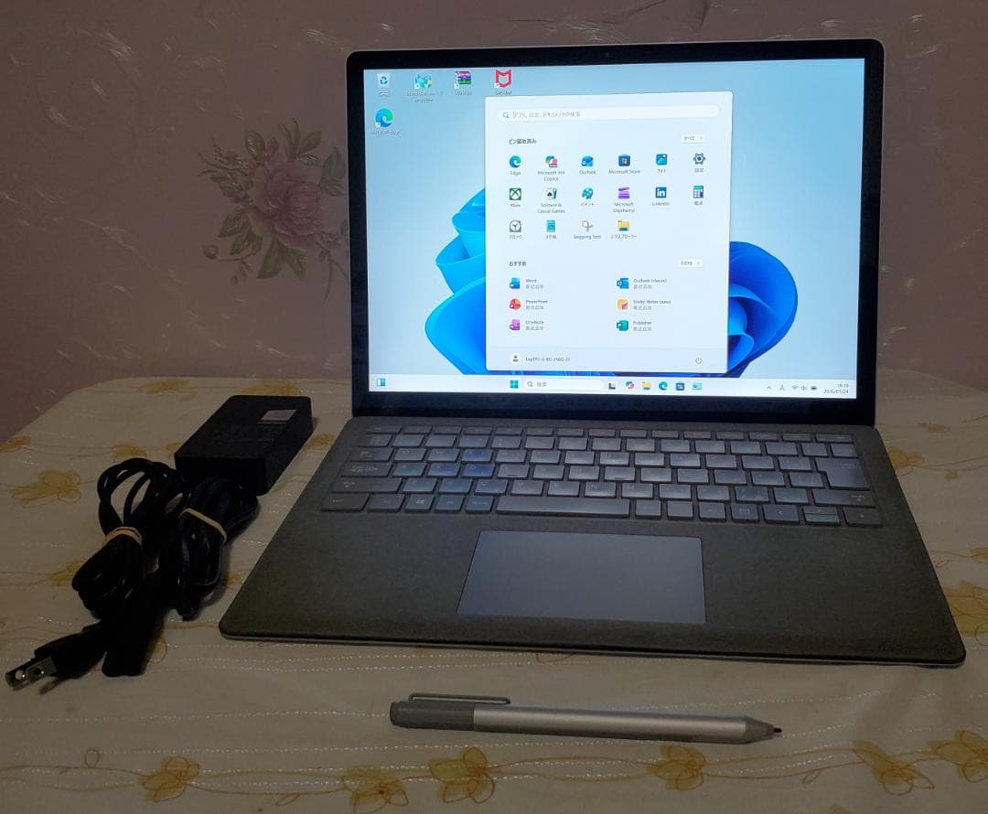 (美品) Surface LapTop 2 i5/8GB/256GB off