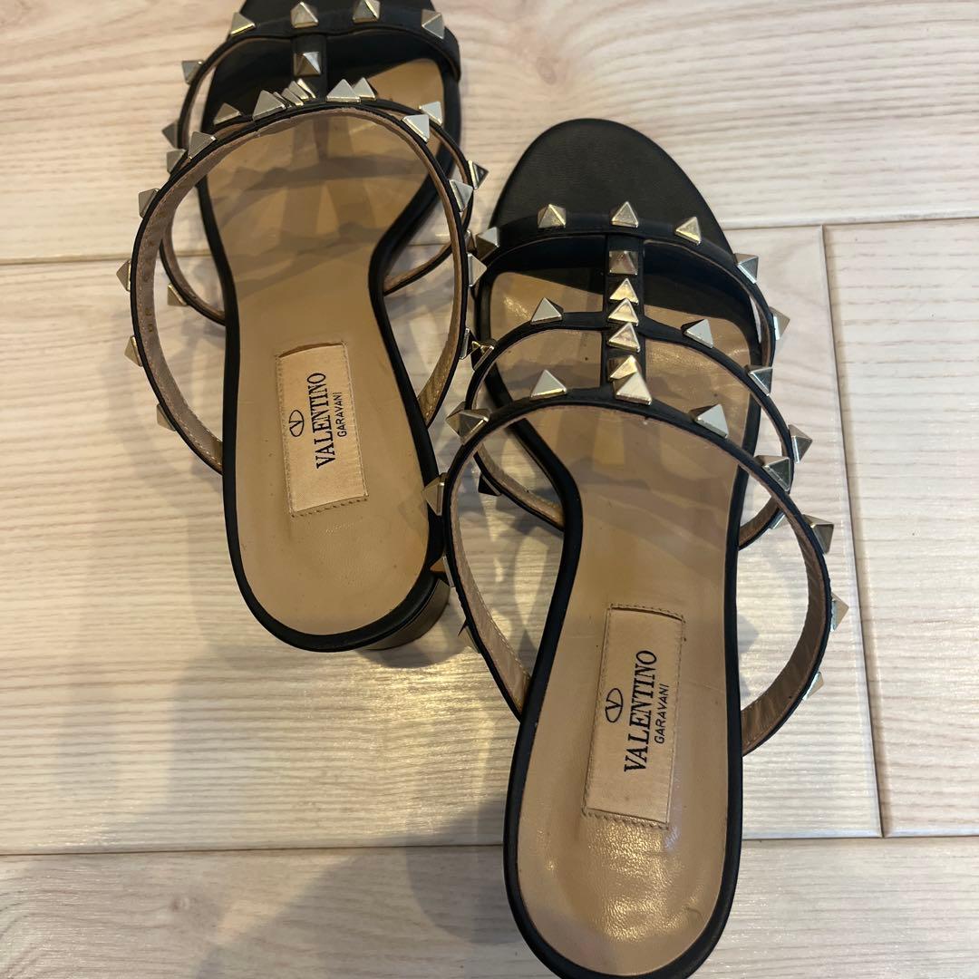 VALENTINO スタッズ付きオープントゥサンダル